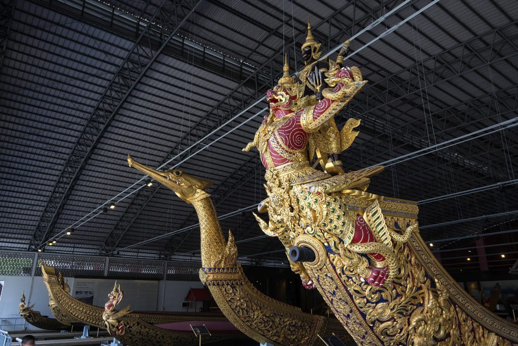 Was für wunderschöne Sehenswürdigkeiten in Bangkok. Die Königlichen Prachtkanus im National Museum in Bangkok. Foto tapanuth / Deposit