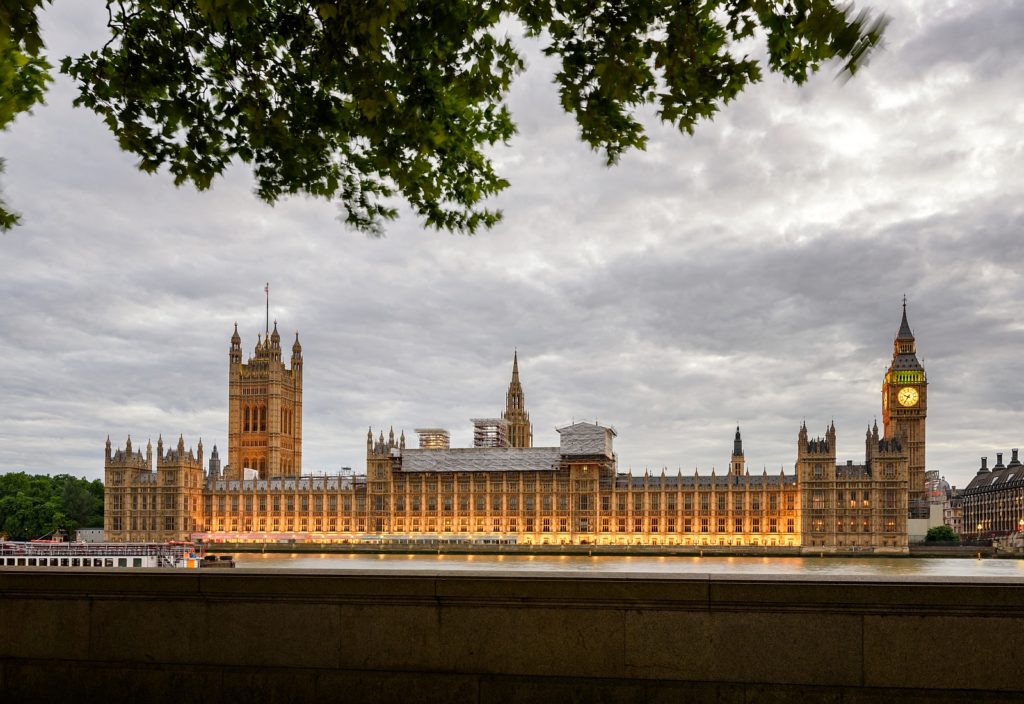 Blick auf den Palace of Westminster in der Abenddämmerung. Foto sakhanphotography / Deposit